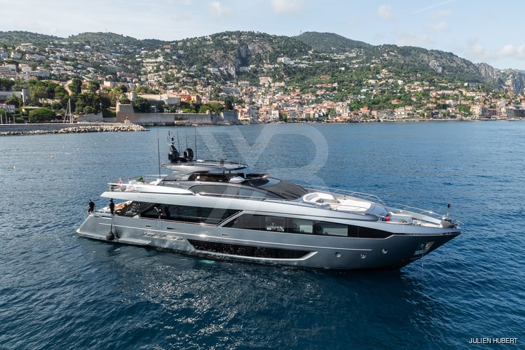 Janette yacht exterior 2