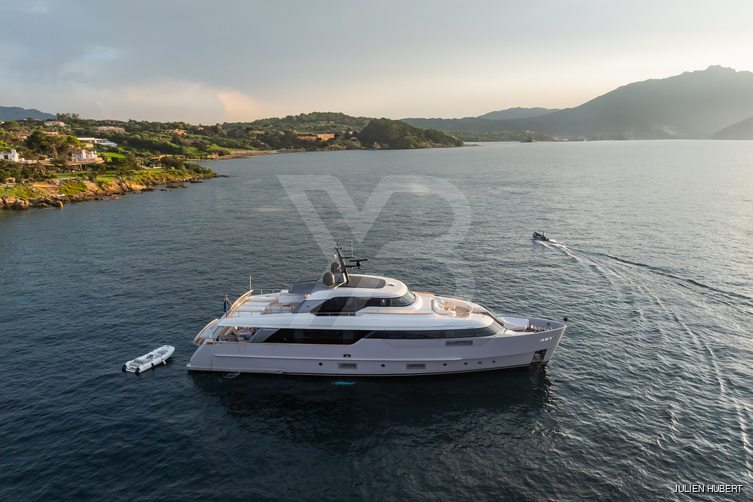 Invictus yacht exterior 6