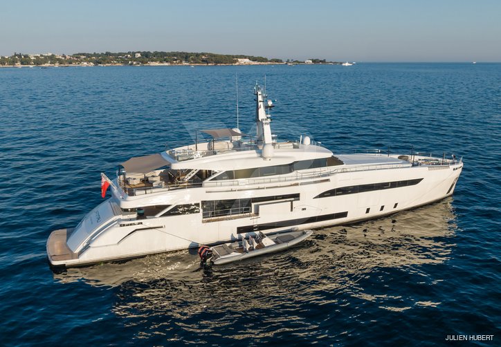 Timeless yacht exterior 24