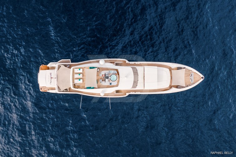 Timeless yacht exterior 6