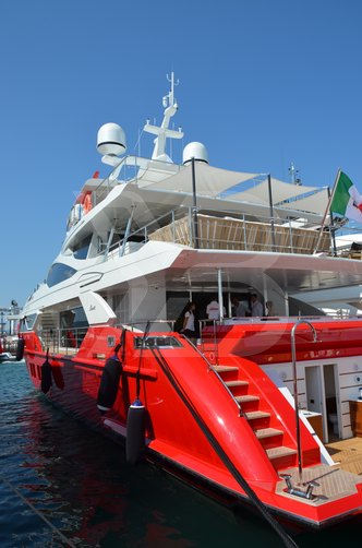 Happy D yacht exterior 6