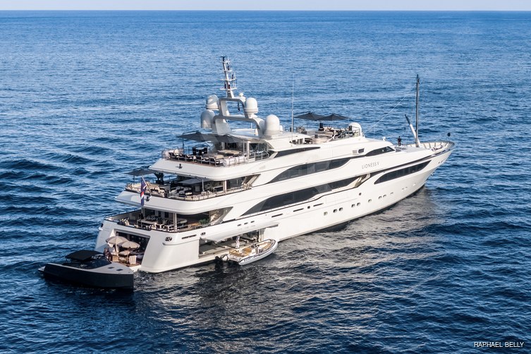 Lioness V yacht exterior 18