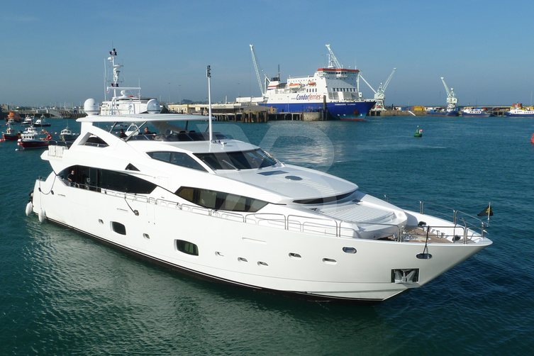 Final Cut yacht exterior 2