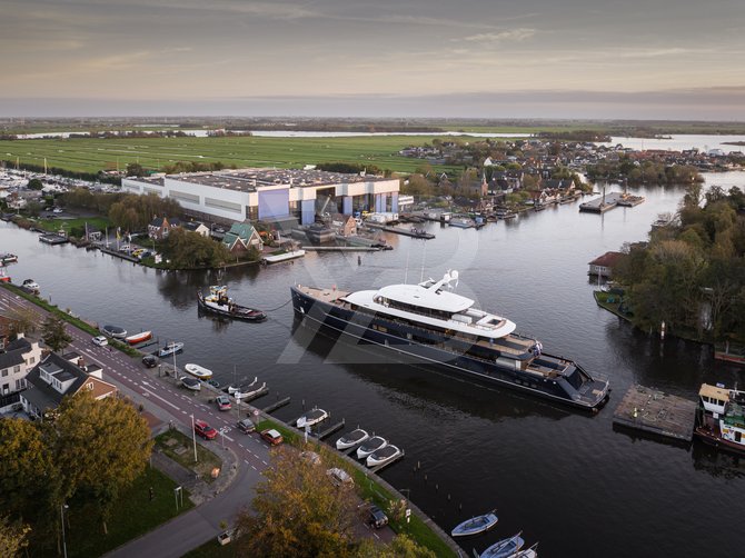 Les Cinq yacht exterior 21