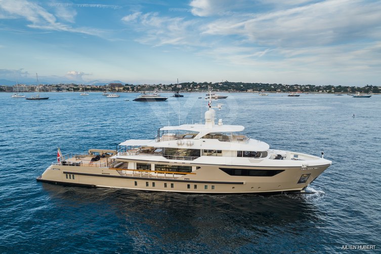 Amika yacht exterior 15