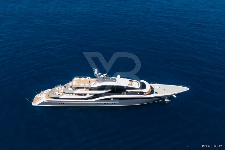 Dar yacht exterior 2