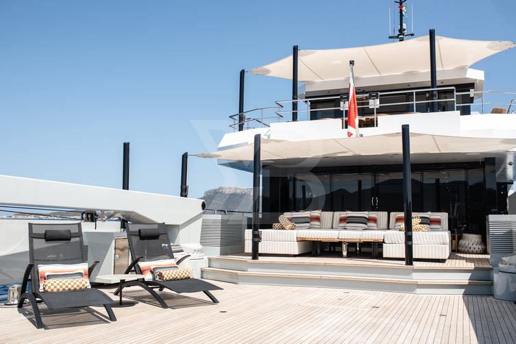 Fox yacht exterior 22