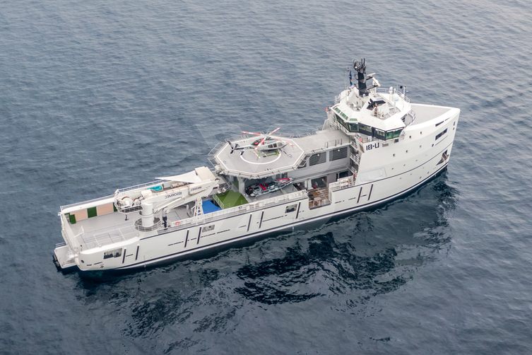 Wingman yacht exterior 10