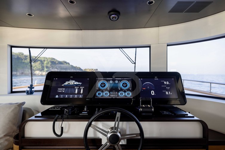 Gipsy VI yacht interior 22