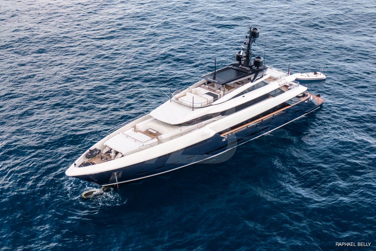 N2H yacht exterior 24