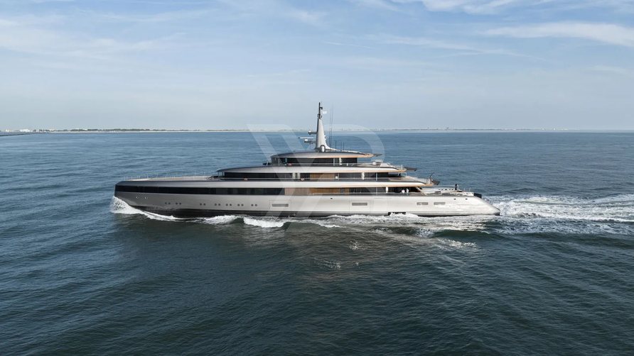 Obsidian yacht exterior 4