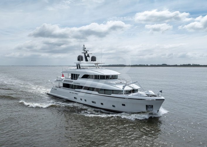 Lumière yacht exterior 2