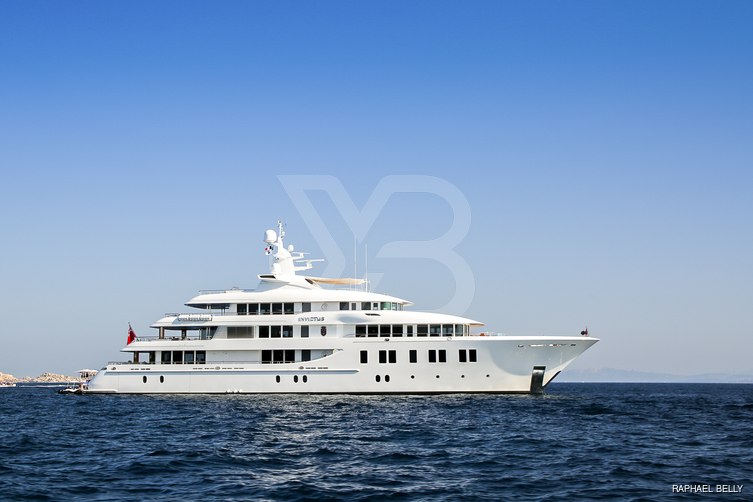 Invictus yacht exterior 7