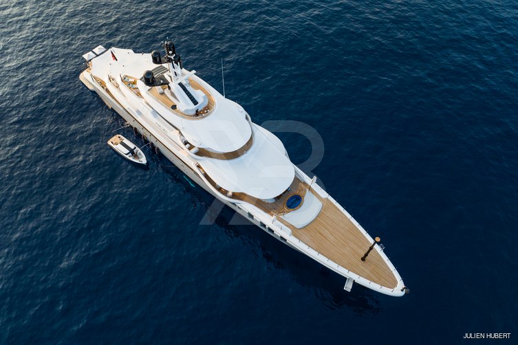 Roe yacht exterior 21