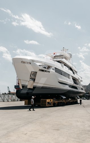 Familia yacht exterior 10