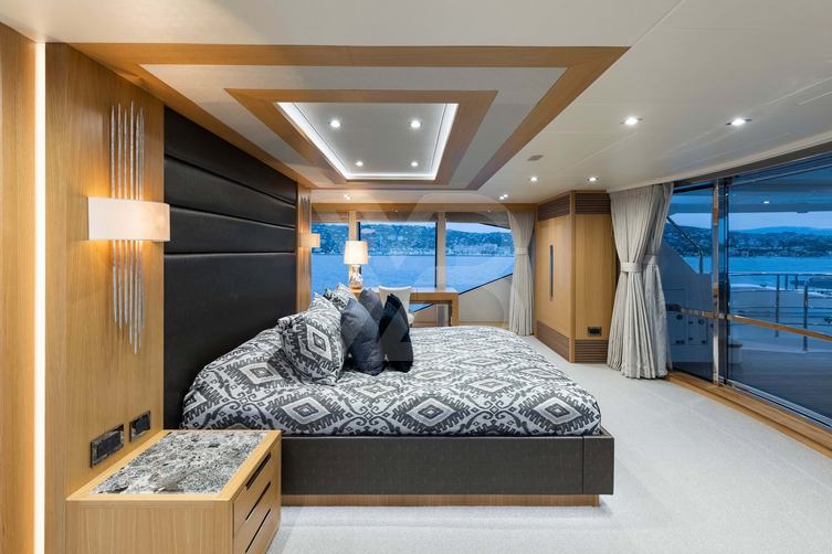 Lady G yacht interior 14