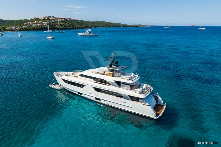 Penta yacht exterior 13