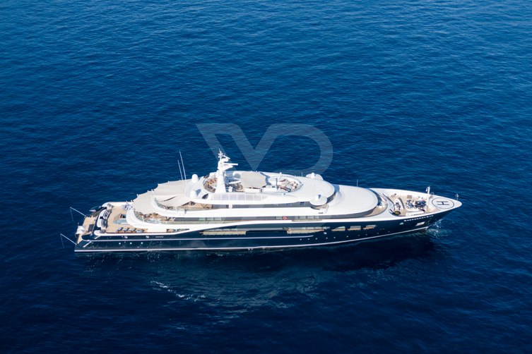 Carinthia VII yacht exterior 2