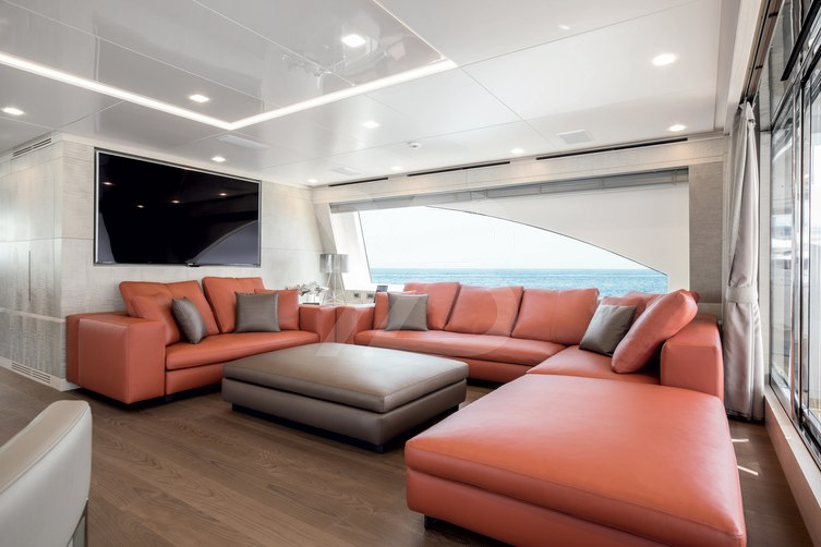 Deliberately Lucky yacht interior 19