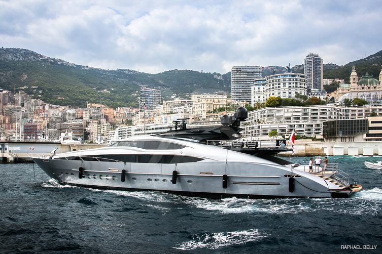 Five yacht exterior 16