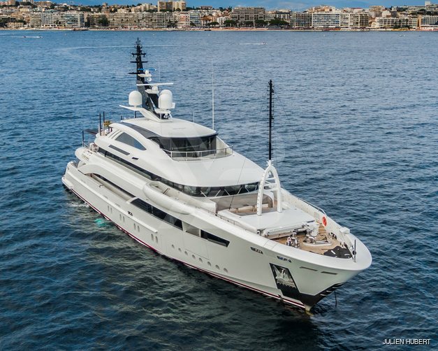 Florentia yacht exterior 29