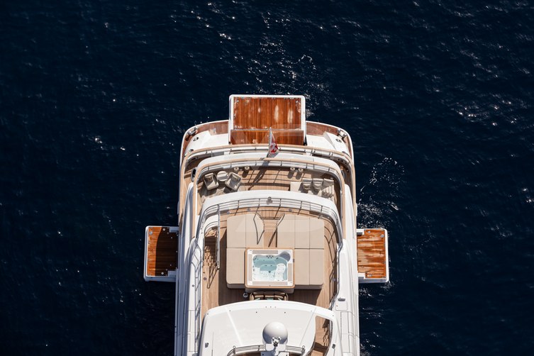 Artisan yacht exterior 48