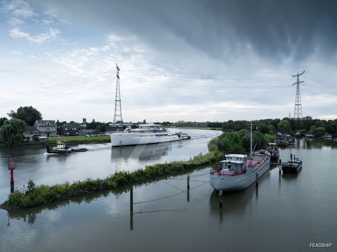 Les Cinq yacht exterior 30