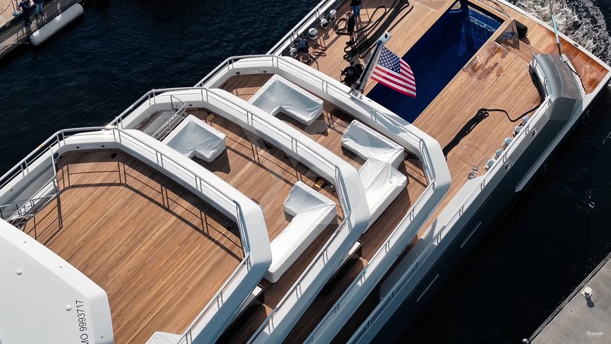 Valor yacht exterior 5