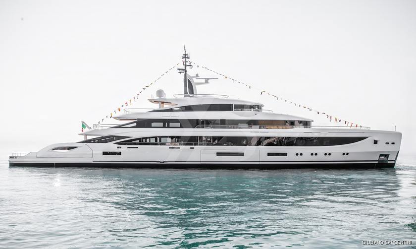 Lady Estey yacht exterior 2