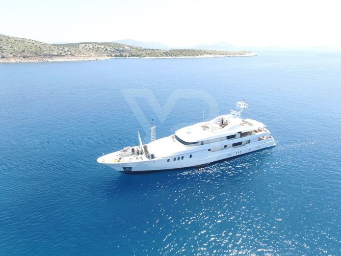 Marla yacht exterior 6
