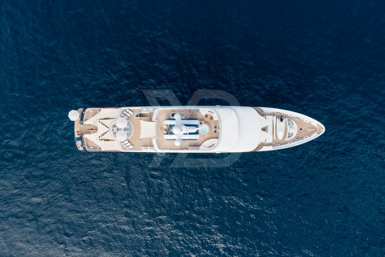 Huntress yacht exterior 4