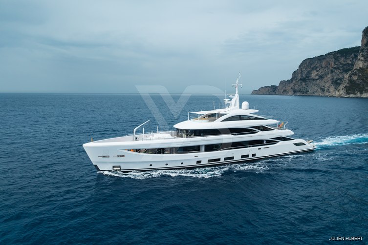 Lady I yacht exterior 14