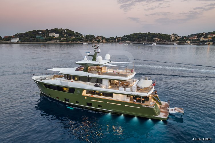 Hyhma yacht exterior 8