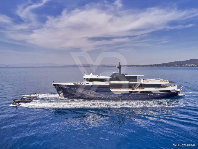 Omnia yacht exterior 3