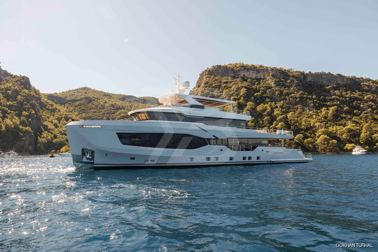 Mitan yacht exterior 3