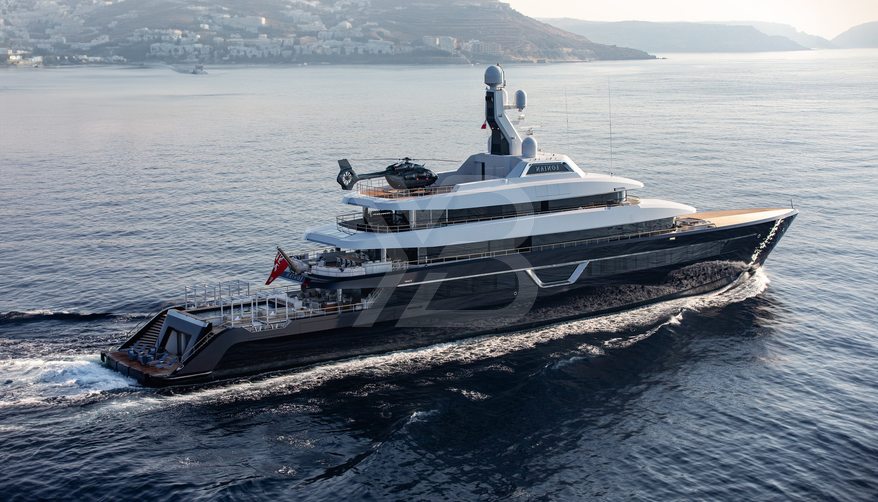 Lonian yacht exterior 2