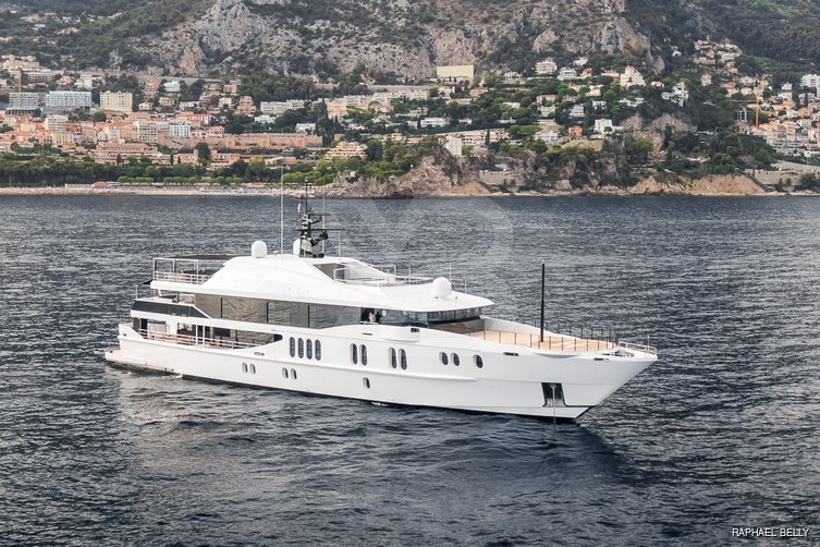 Idol yacht exterior 11