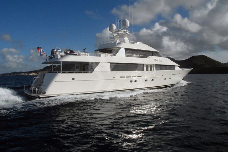Avalina yacht exterior 4