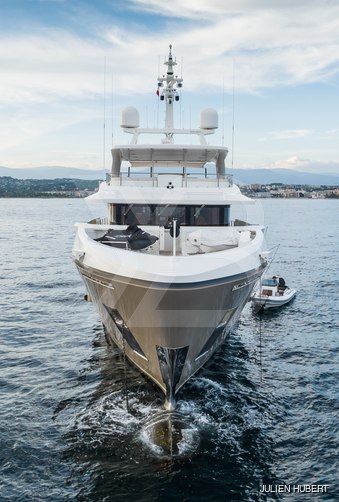 Lars yacht exterior 9