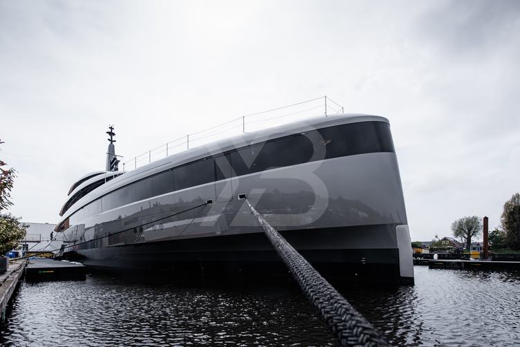 Obsidian yacht exterior 12