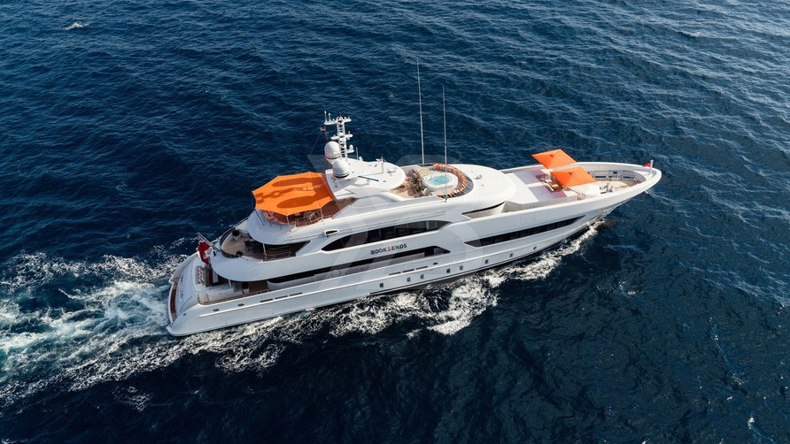 Artisa yacht exterior 5