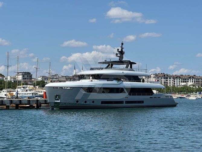 Cabana yacht exterior 5
