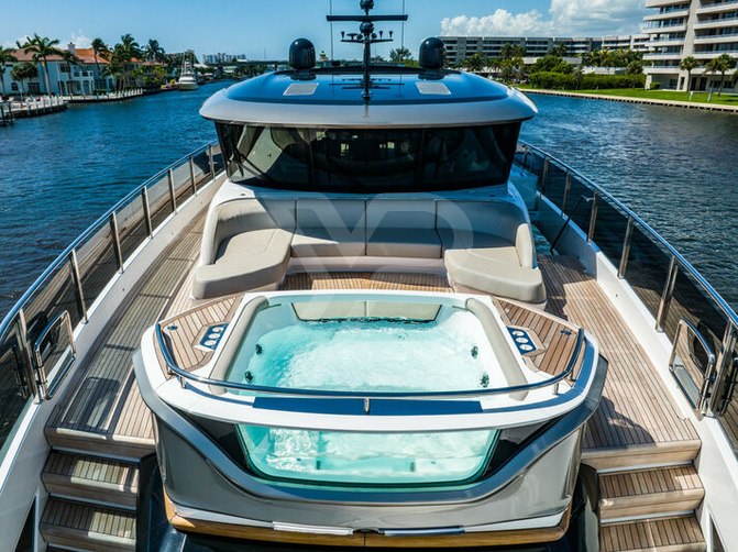 Splash yacht exterior 3
