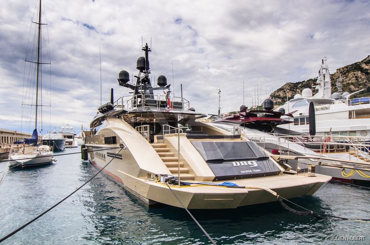 DB9 yacht exterior 8