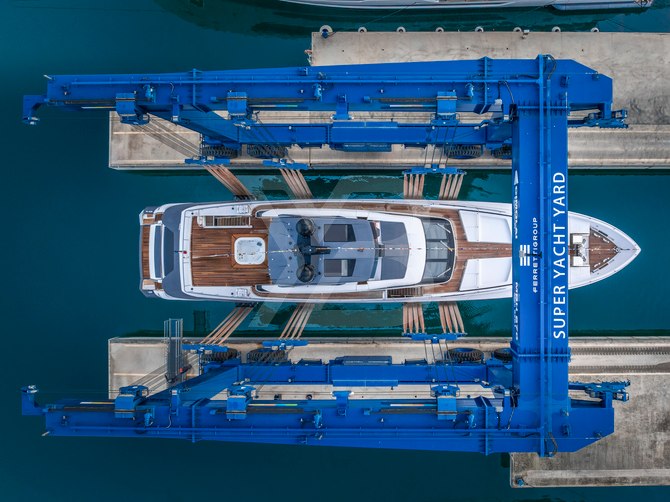 Custom Line 120/12 yacht interior 4
