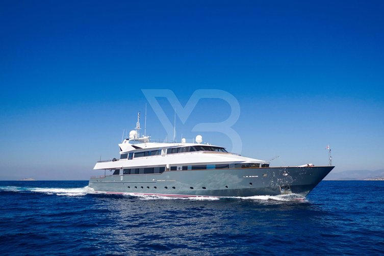 Bella Stella yacht exterior 2