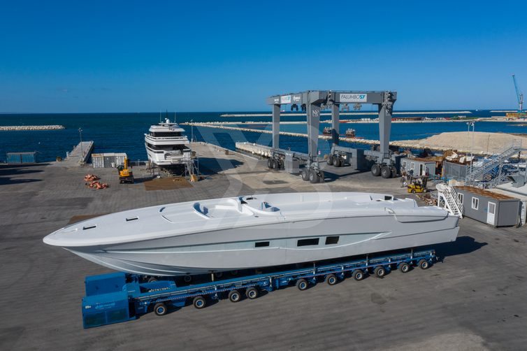Aldabra yacht exterior 5