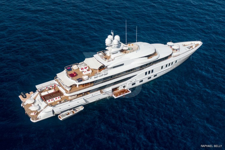 Synthesis yacht exterior 9