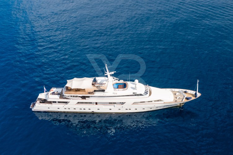 Darnice III yacht exterior 2