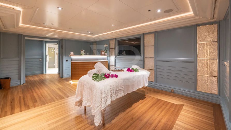 Carinthia VII yacht interior 12